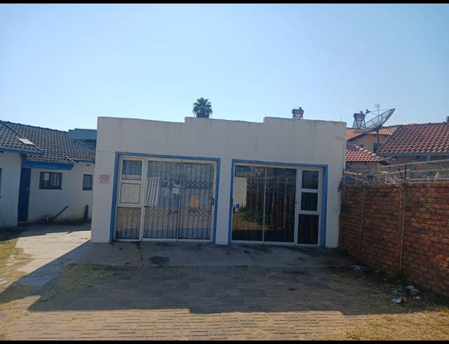 5 BEDROOM HOUSE FOR SALE IN PENINA PARK